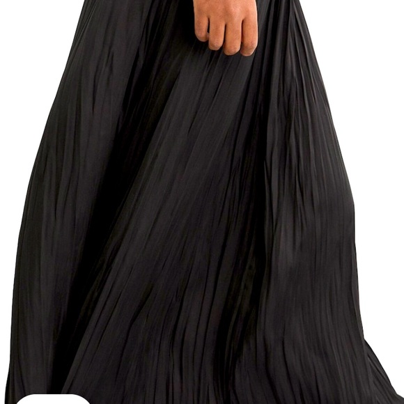 Crinkled Satin Skirt. Perfect for summer and travel time! - Picture 3 of 4